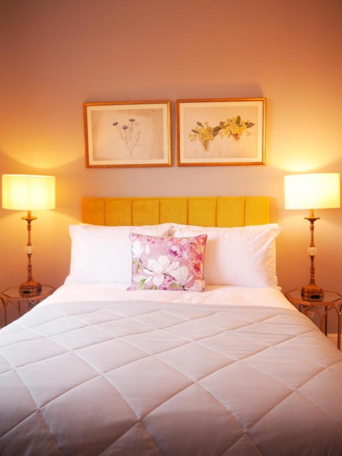 Guestling Hall Hotel ภายนอก รูปภาพ